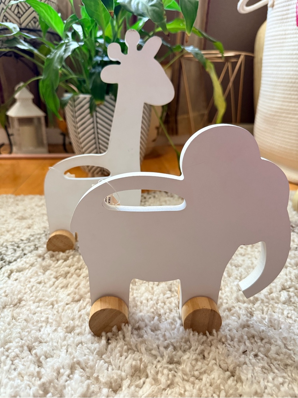 White Wooden Elephant and Giraffe for Nursery decore